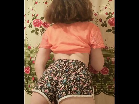 ❤️ Seksikäs nuori beibi riisuu shortsinsa kameran edessä ☑  Seksi at us ❌❤